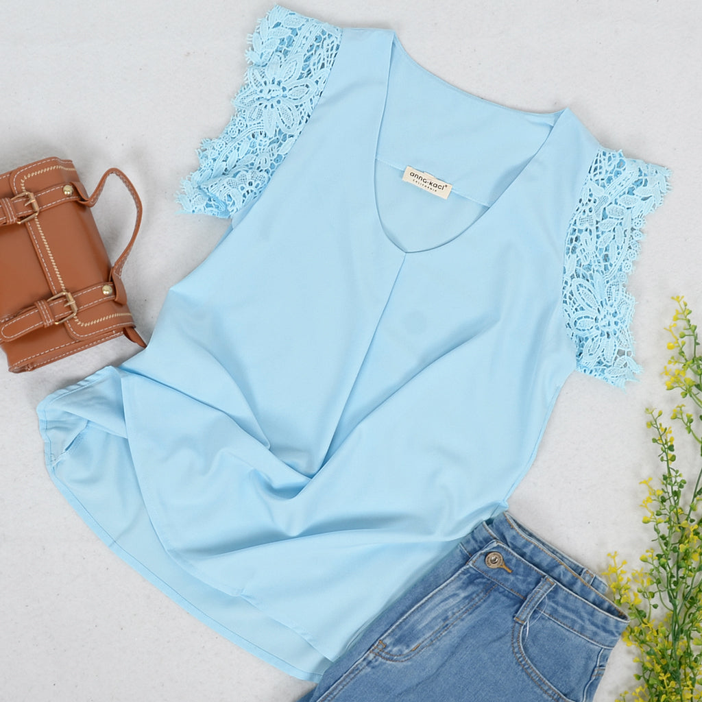 Blusa de tirantes plisada con encaje