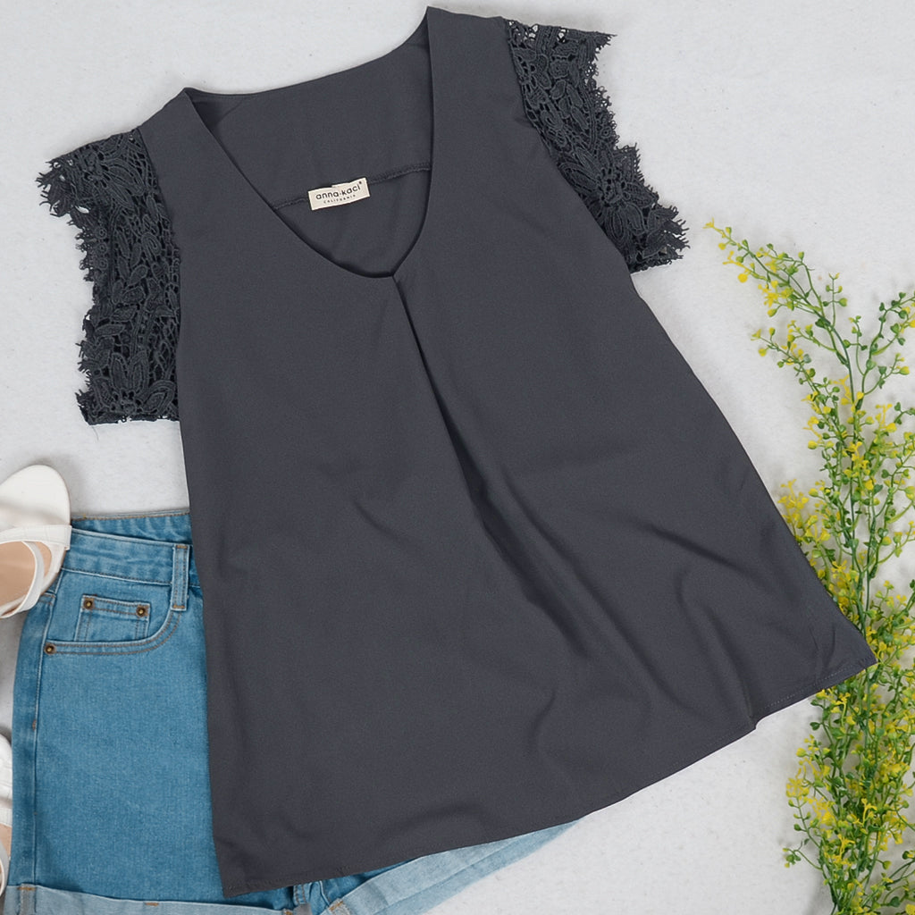 Blusa de tirantes plisada con encaje