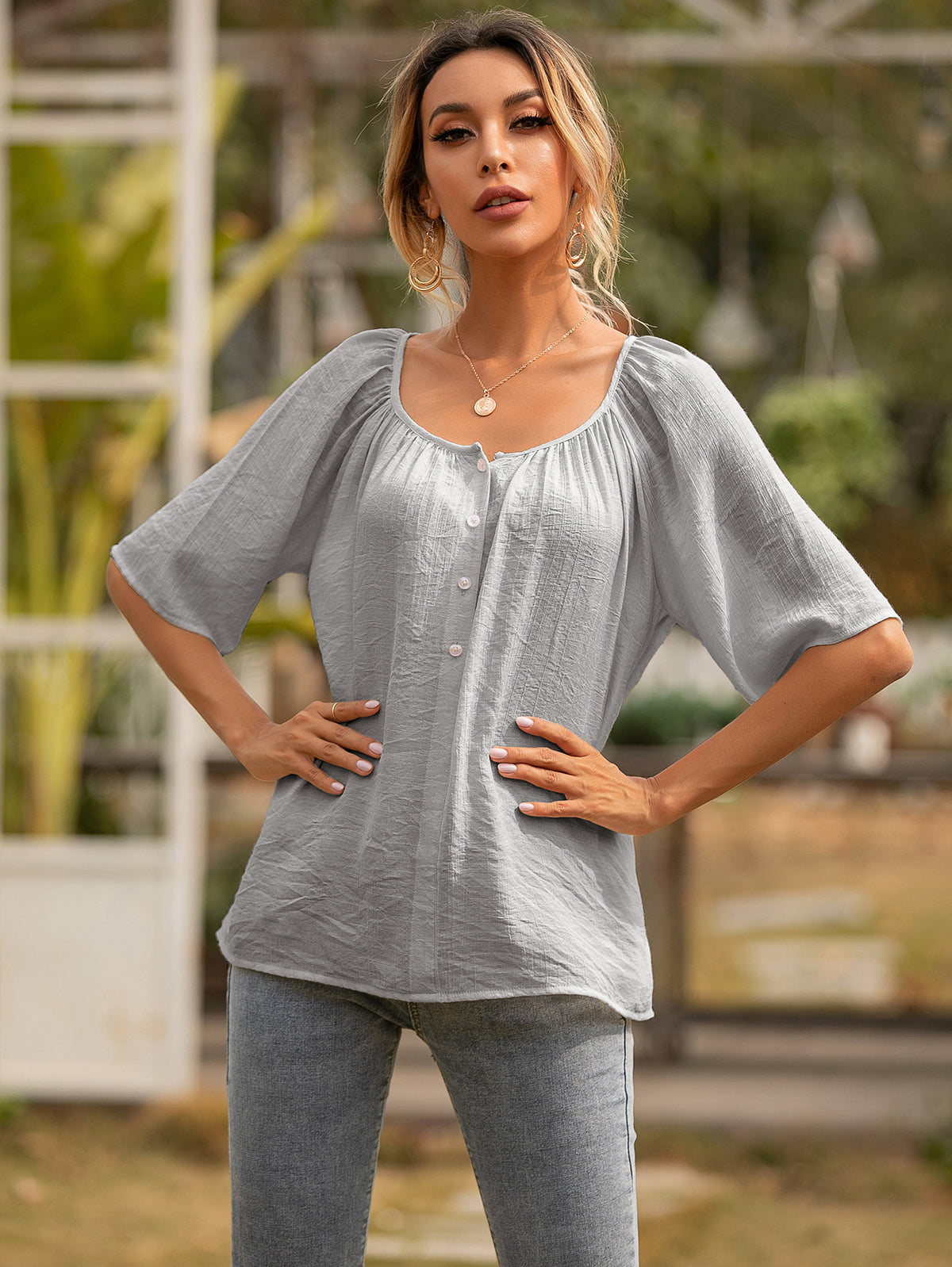 Blusa de verano con botones fruncidos