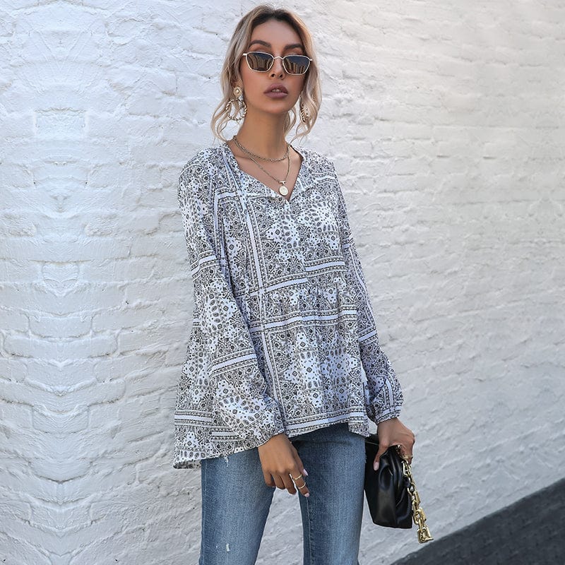 Blusa con estampado geométrico y cuello anudado