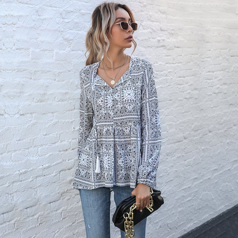 Blusa con estampado geométrico y cuello anudado