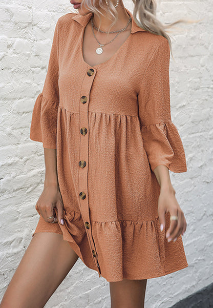 Vestido corto con volantes y botones 