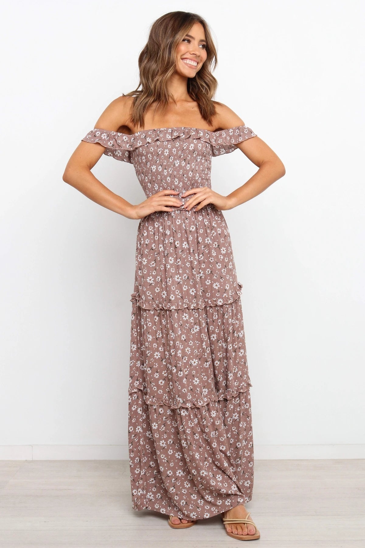 Vestido floral fruncido con tirantes 