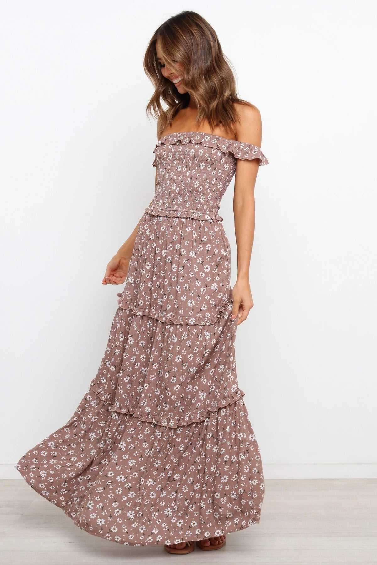 Vestido floral fruncido con tirantes 