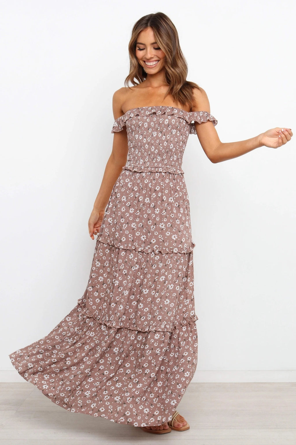 Vestido floral fruncido con tirantes 