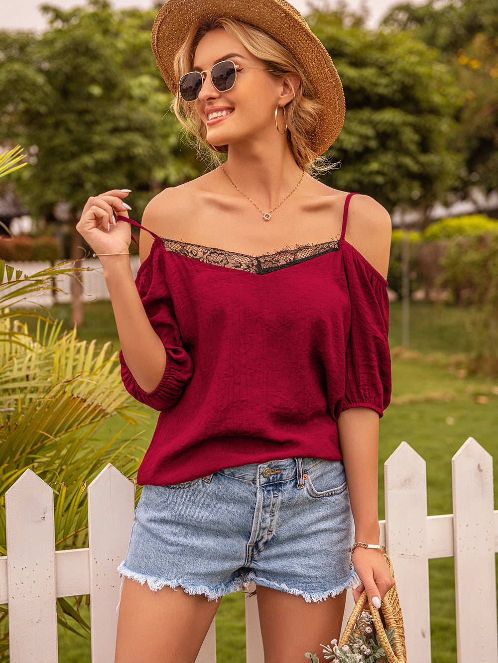 Camisola de encaje con mangas abullonadas