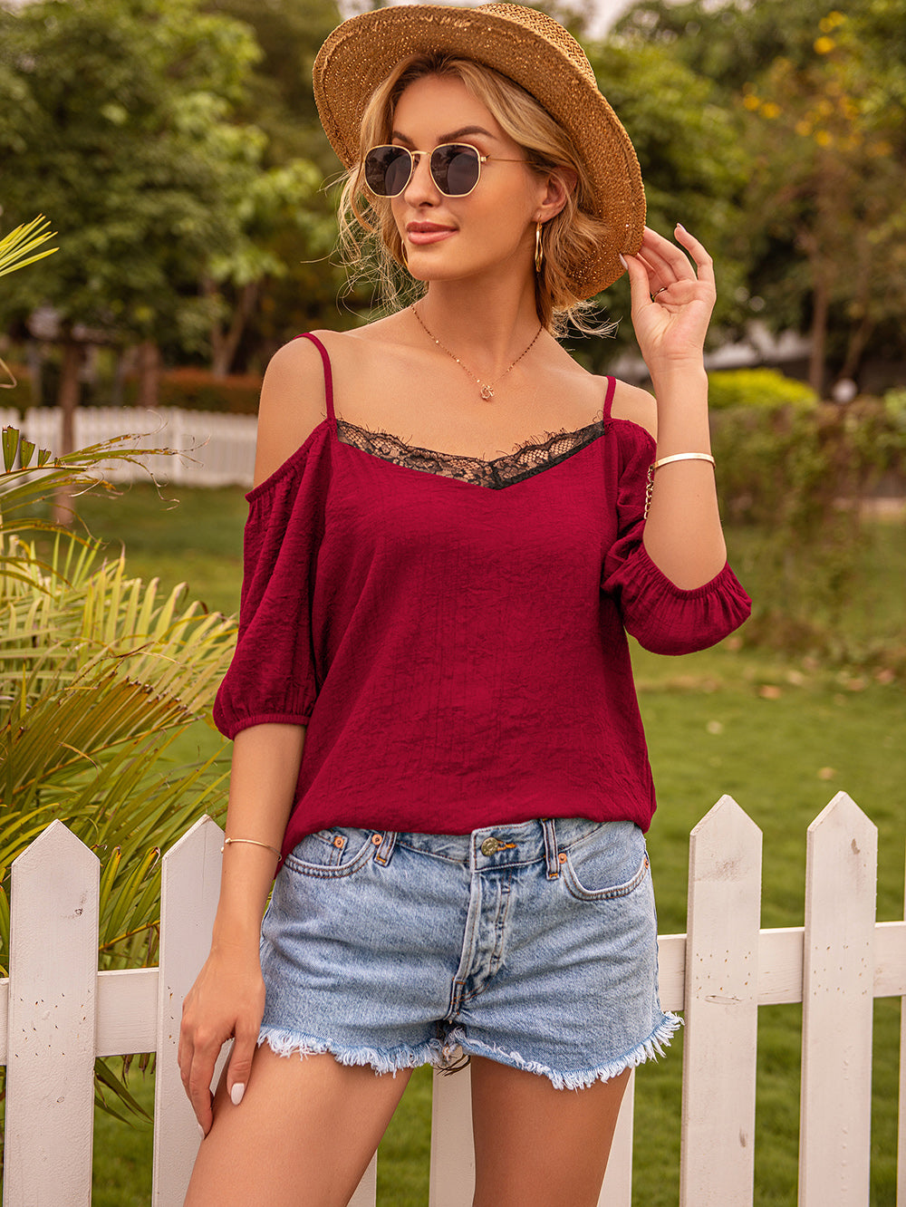 Camisola de encaje con mangas abullonadas