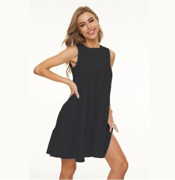 Vestido recto con cuello redondo y capas