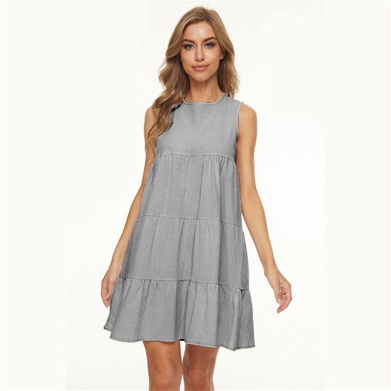 Vestido recto con cuello redondo y capas