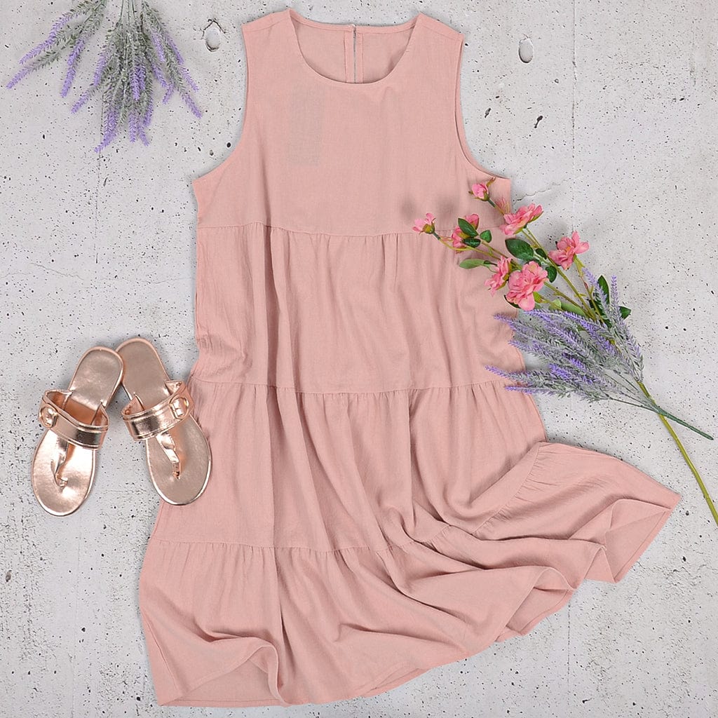 Vestido recto con cuello redondo y capas