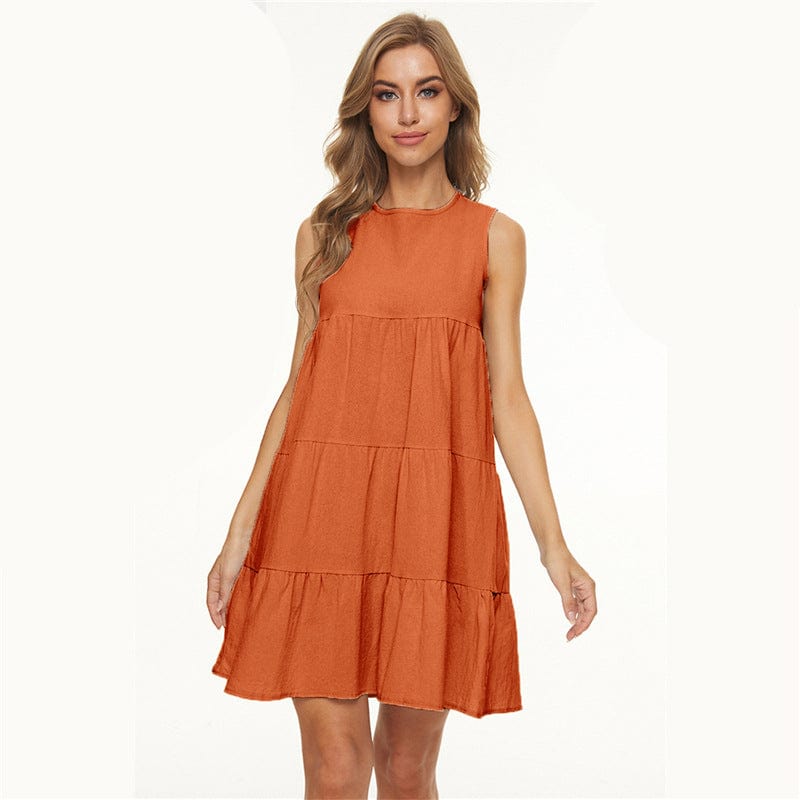 Vestido recto con cuello redondo y capas