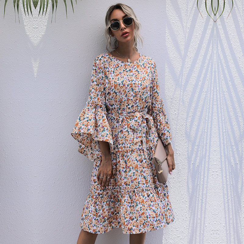 Vestido bohemio de verano con mangas con volantes 