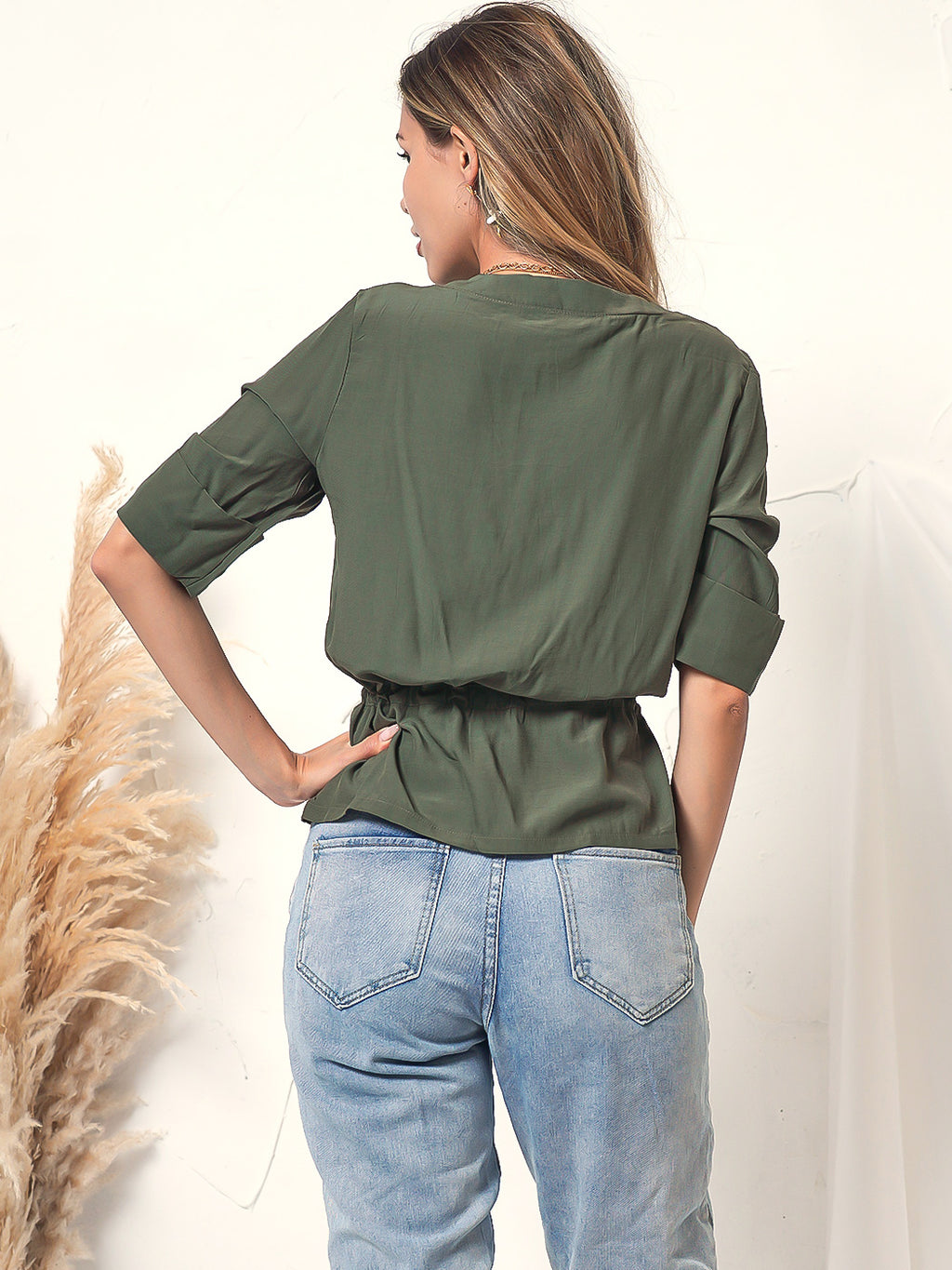 Blusa con bolsillos y botones 
