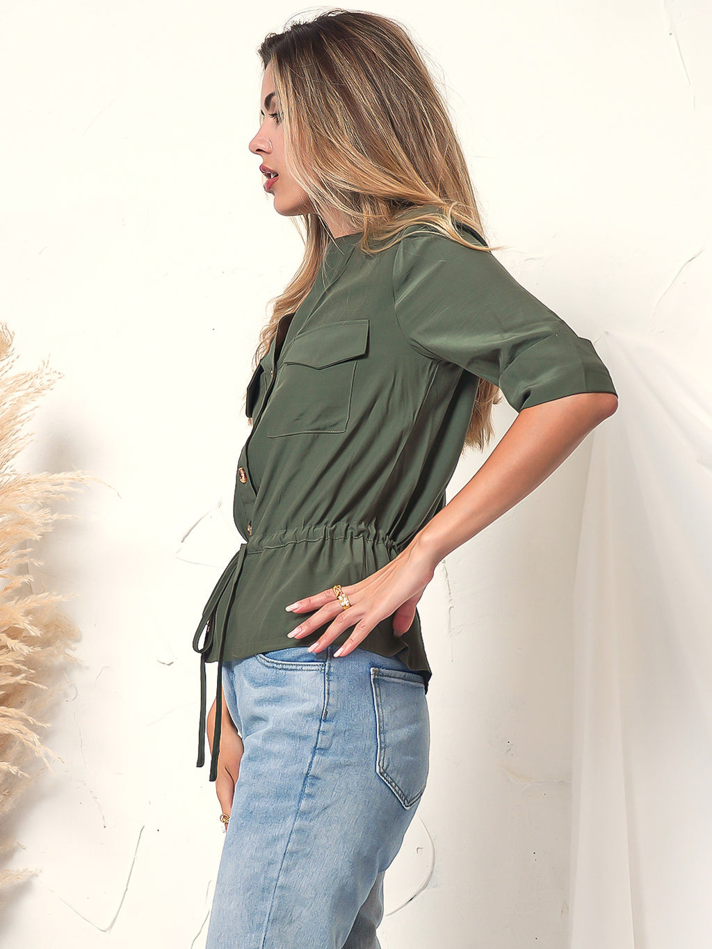 Blusa con bolsillos y botones 