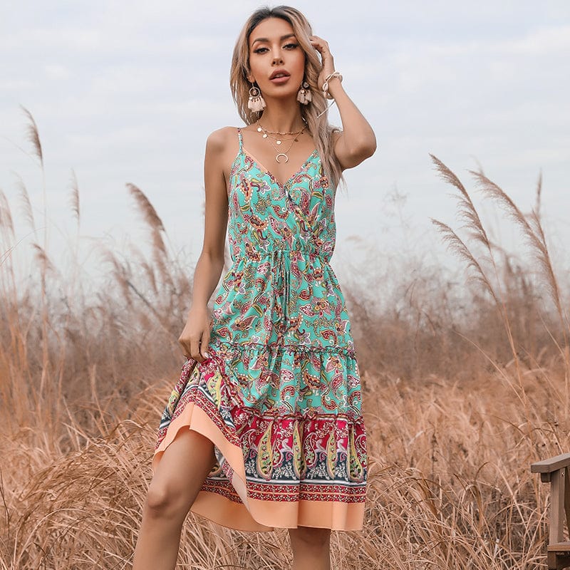 Vestido con estampado de cachemira y cuello cruzado