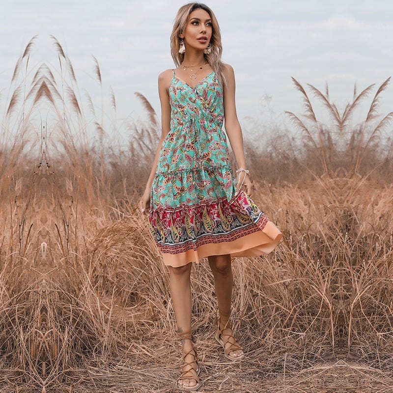 Vestido con estampado de cachemira y cuello cruzado