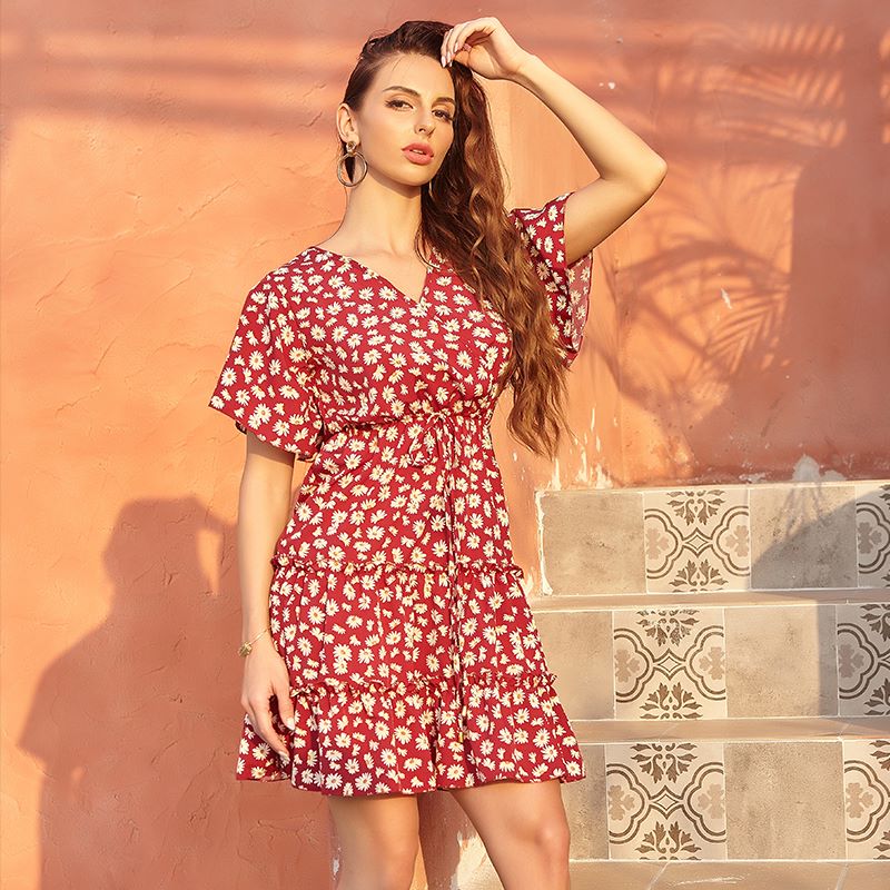 Vestido escalonado con estampado floral 