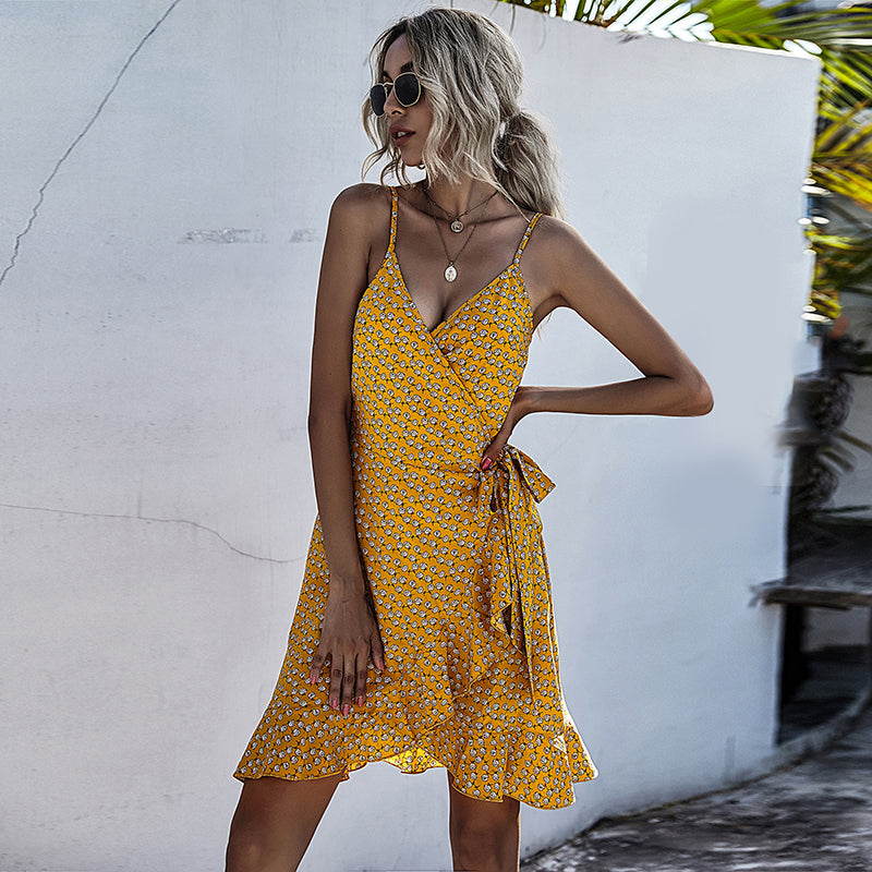 Vestido de tirantes con volantes cruzados 