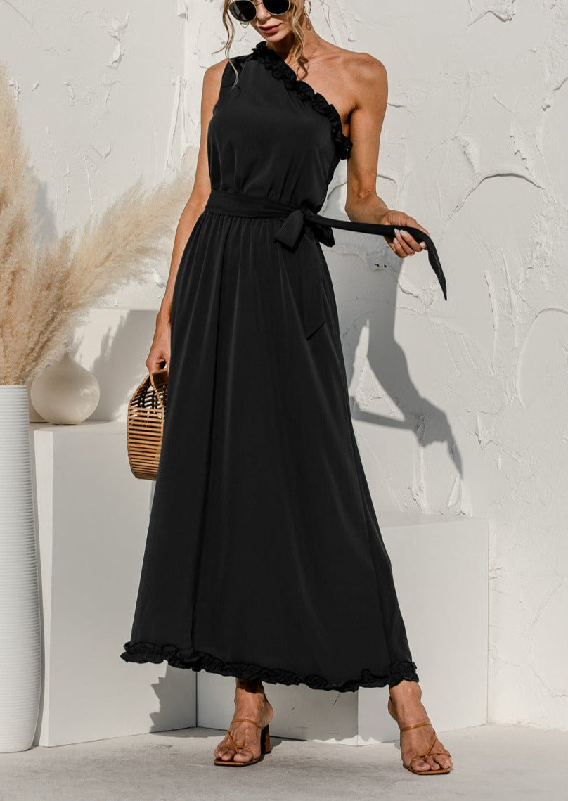 Vestido largo con un hombro descubierto para una cita nocturna 