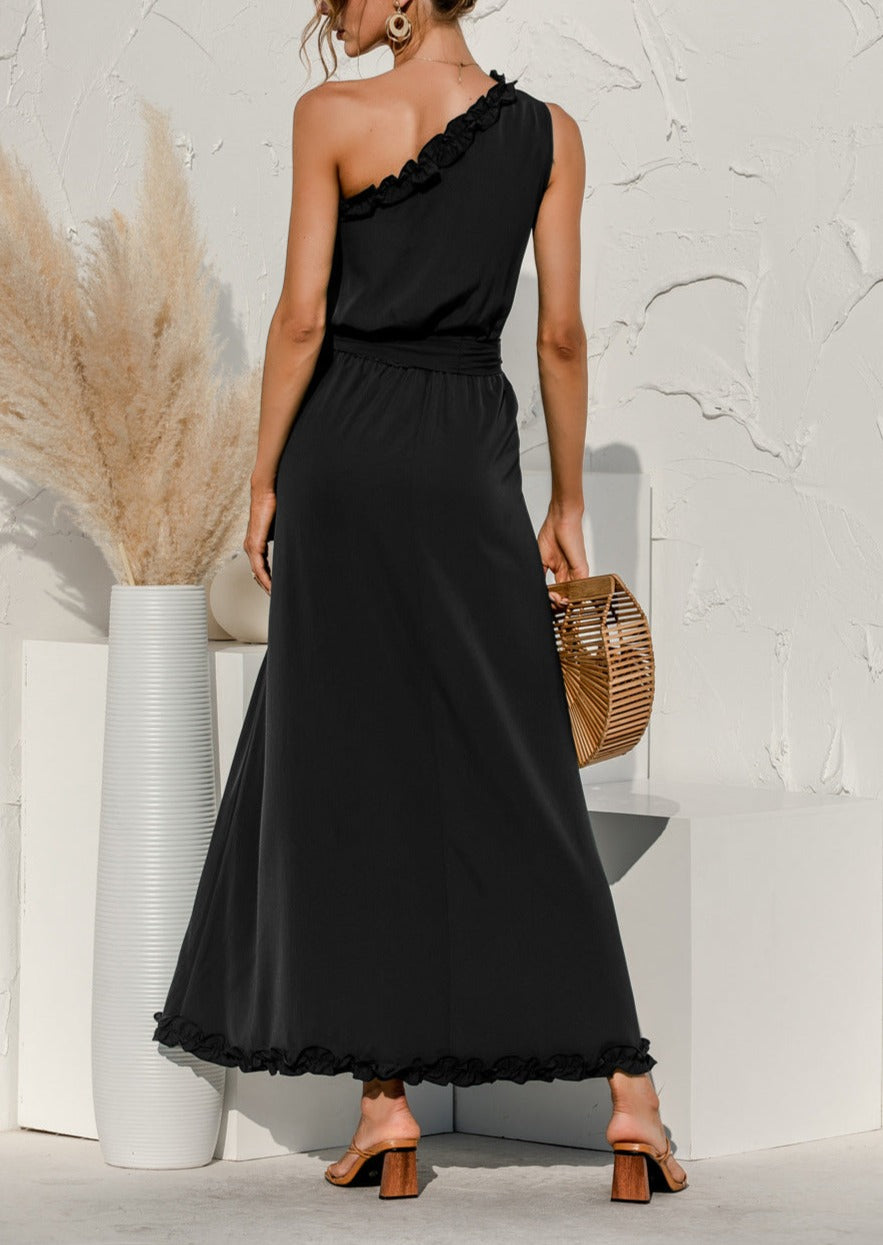 Vestido largo con un hombro descubierto para una cita nocturna 