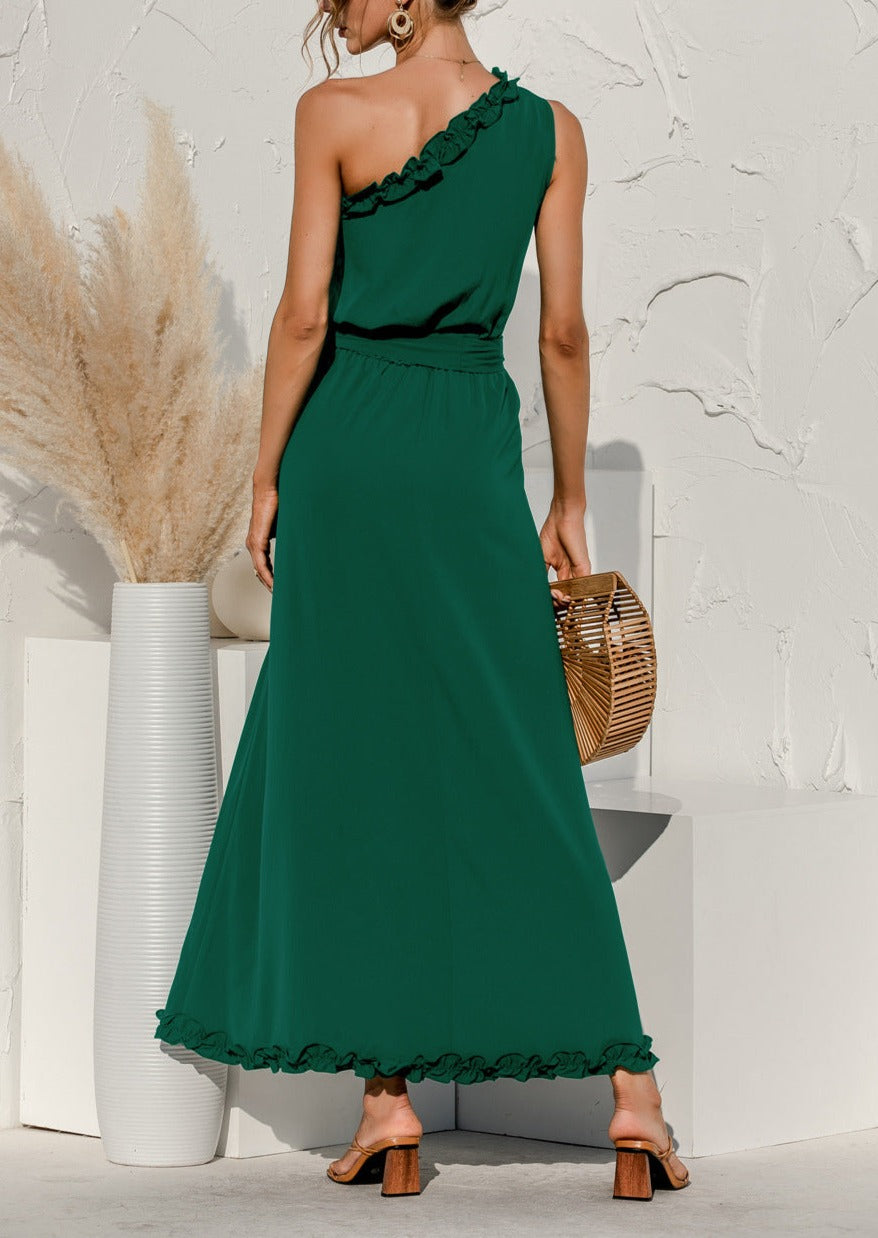 Vestido largo con un hombro descubierto para una cita nocturna 