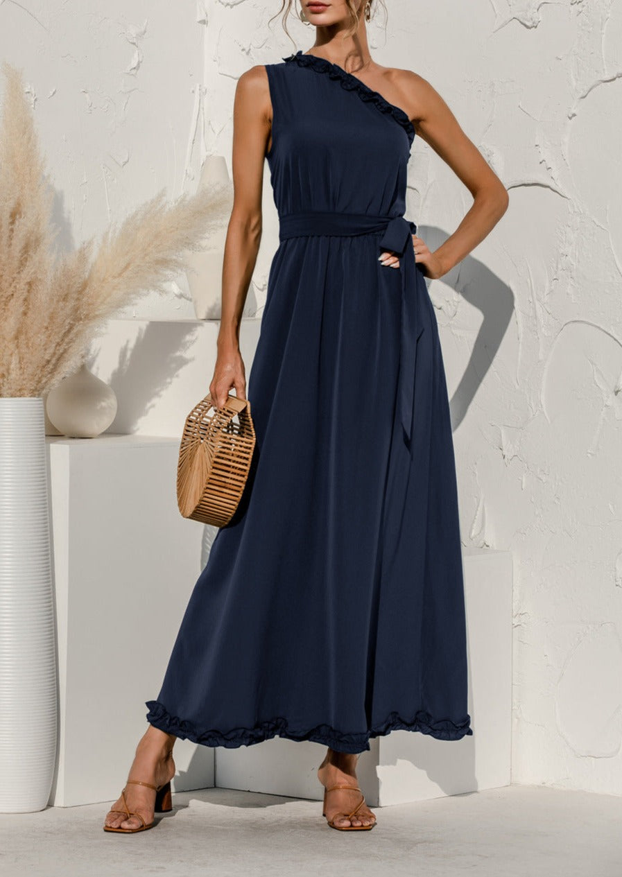 Vestido largo con un hombro descubierto para una cita nocturna 