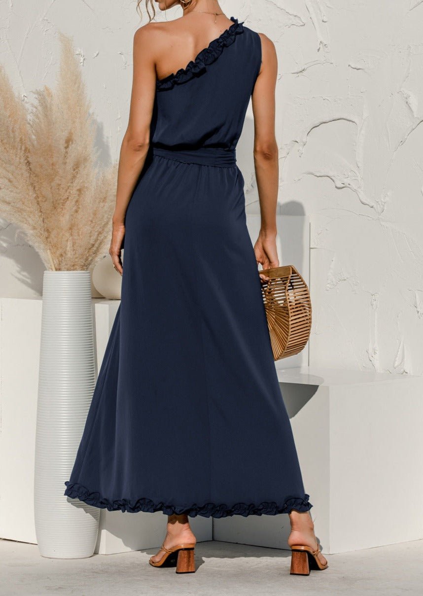 Vestido largo con un hombro descubierto para una cita nocturna 