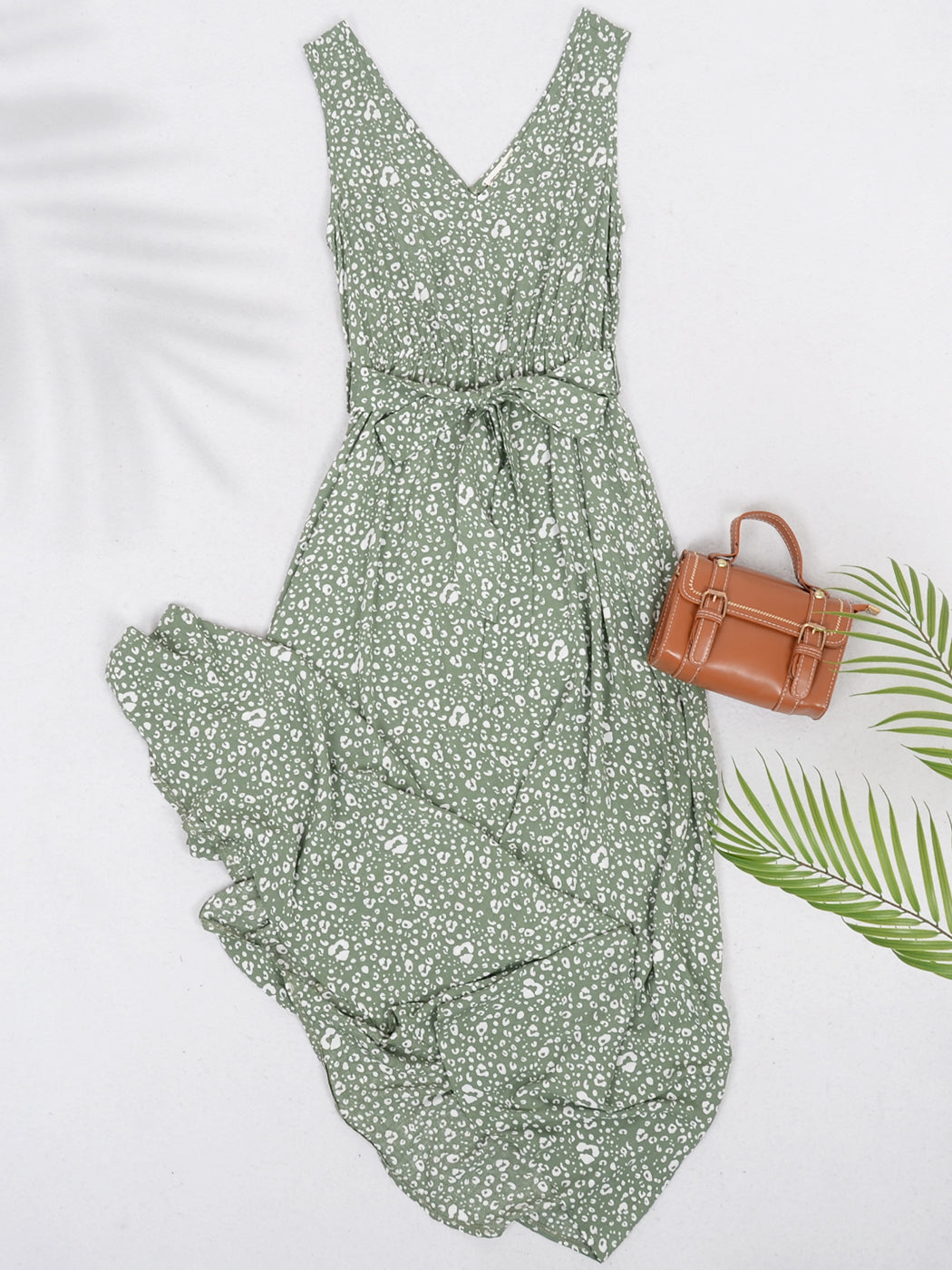 Vestido con cinturón y estampado animal