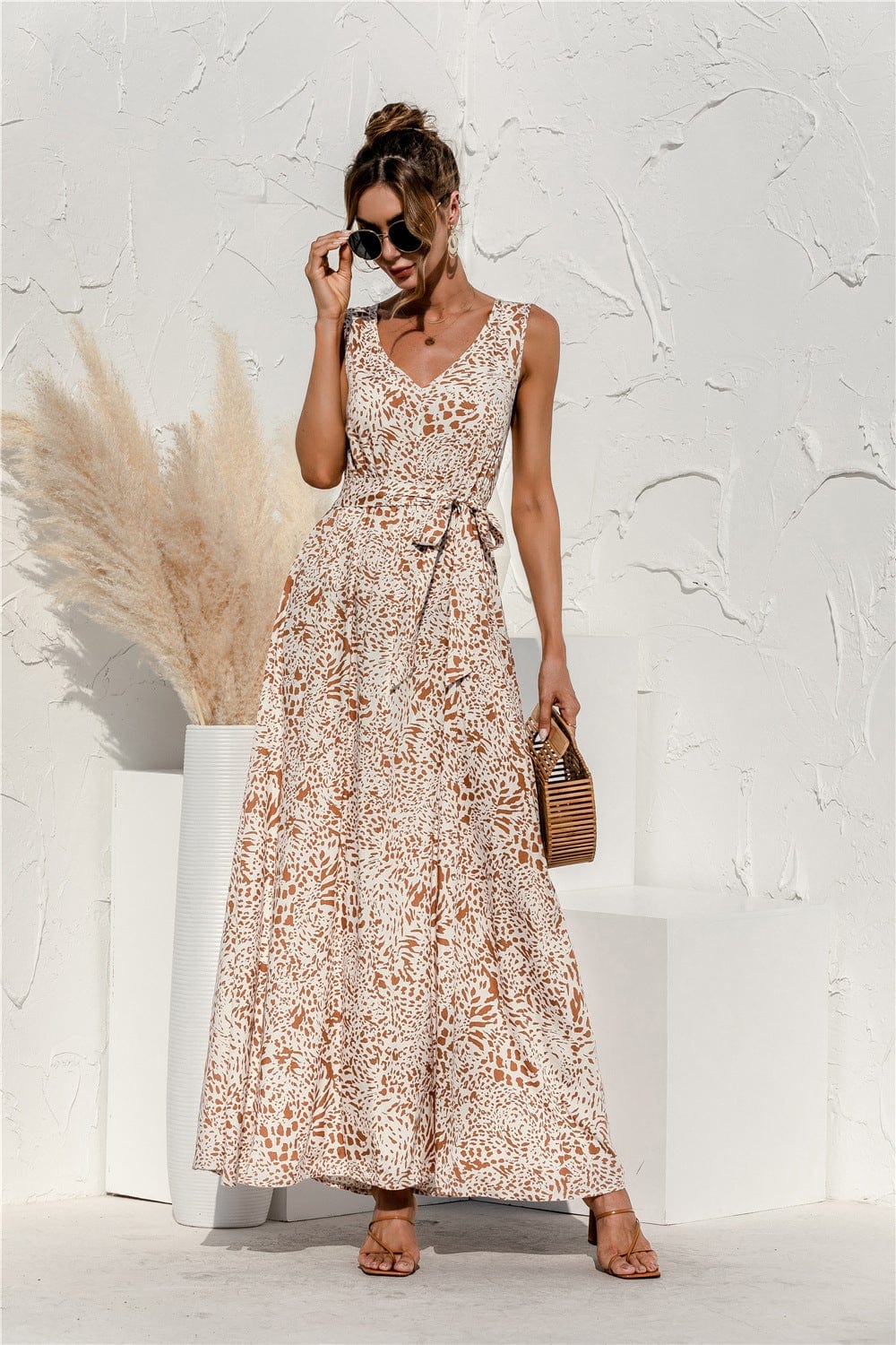 Vestido con cinturón y estampado animal