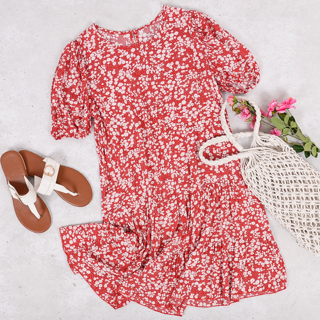 Vestido túnica con flores suaves para brunch