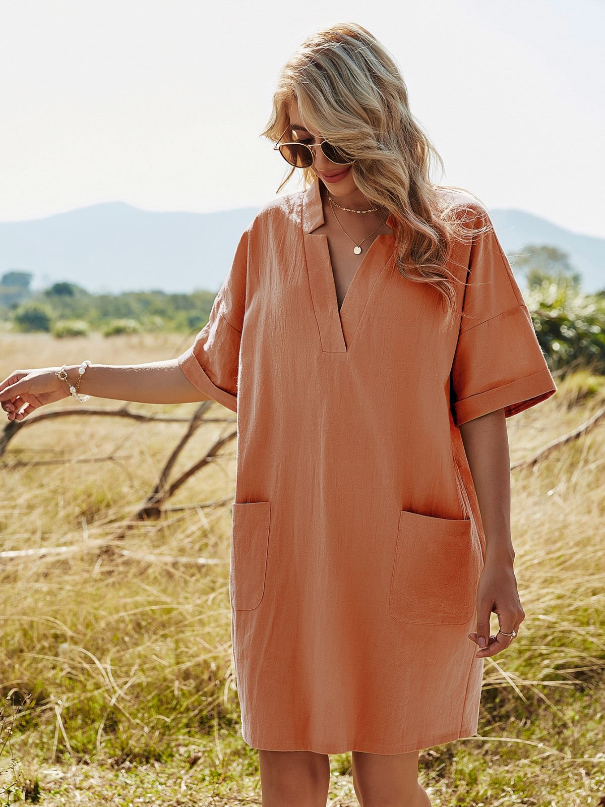 Vestido túnica extragrande con cuello entallado 