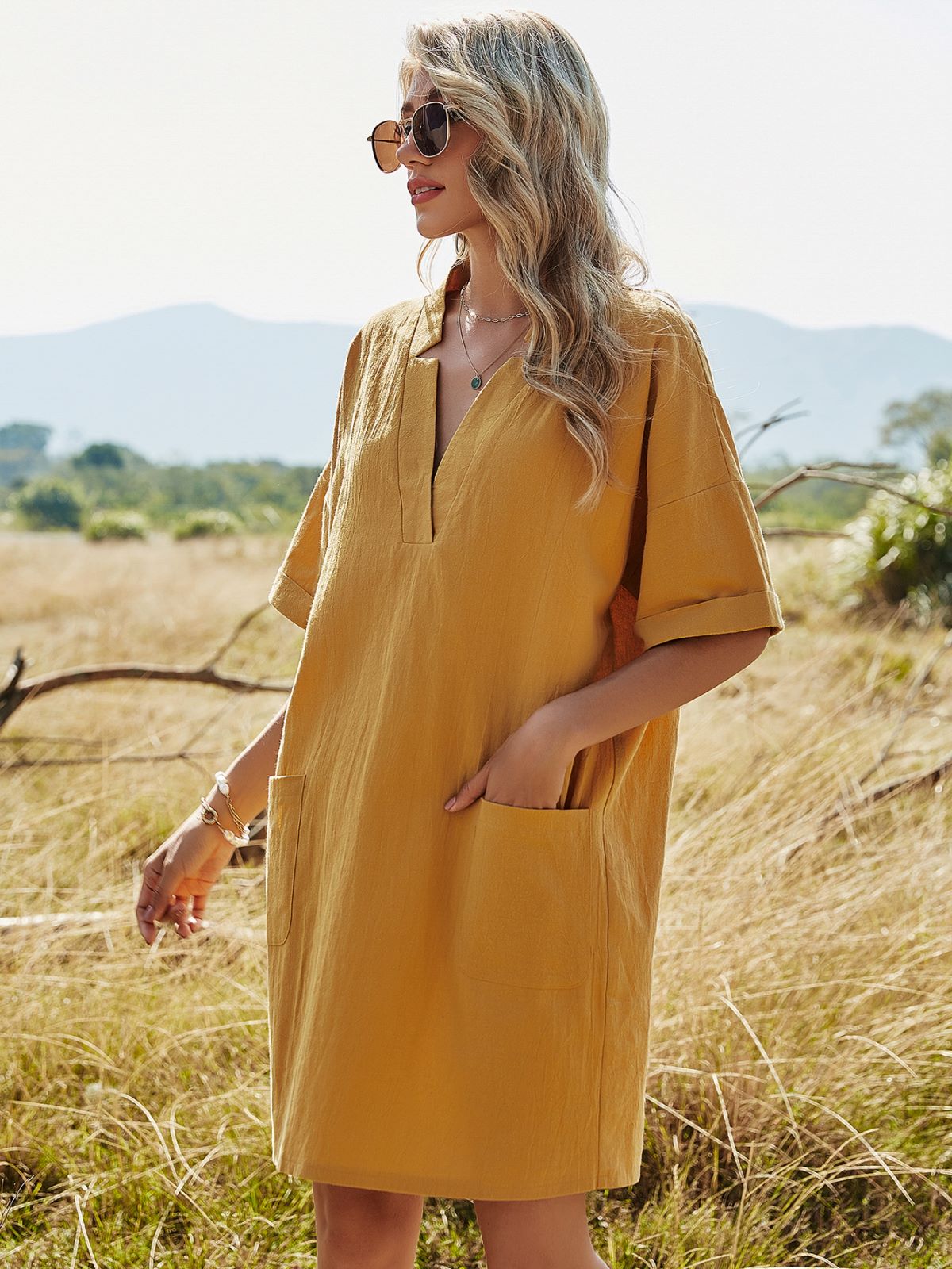 Vestido túnica extragrande con cuello entallado 
