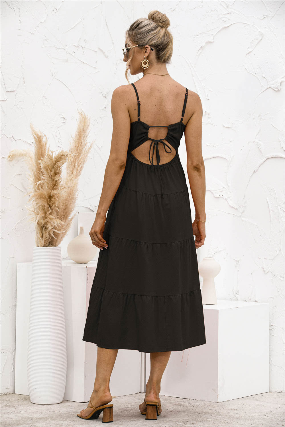 Vestido camisero con volantes y espalda abierta