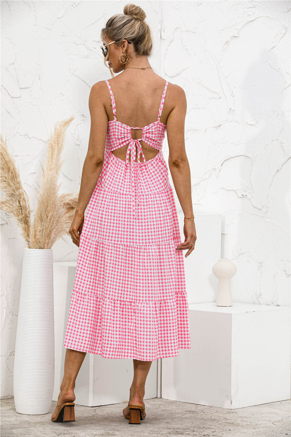 Vestido camisero con volantes y espalda abierta