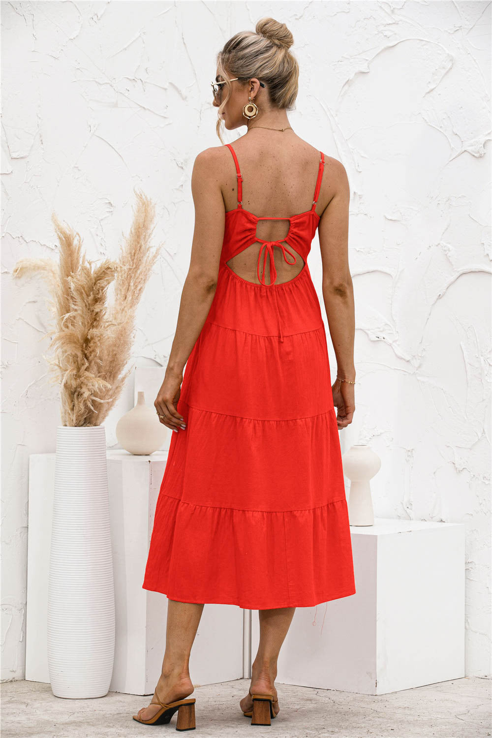 Vestido camisero con volantes y espalda abierta