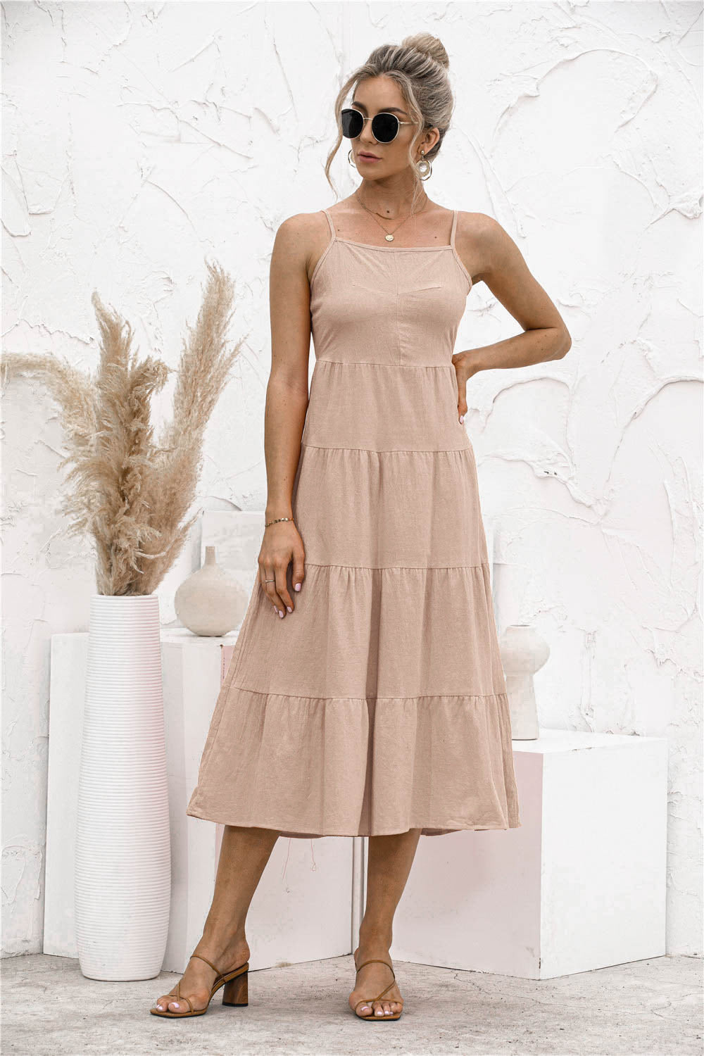 Vestido camisero con volantes y espalda abierta