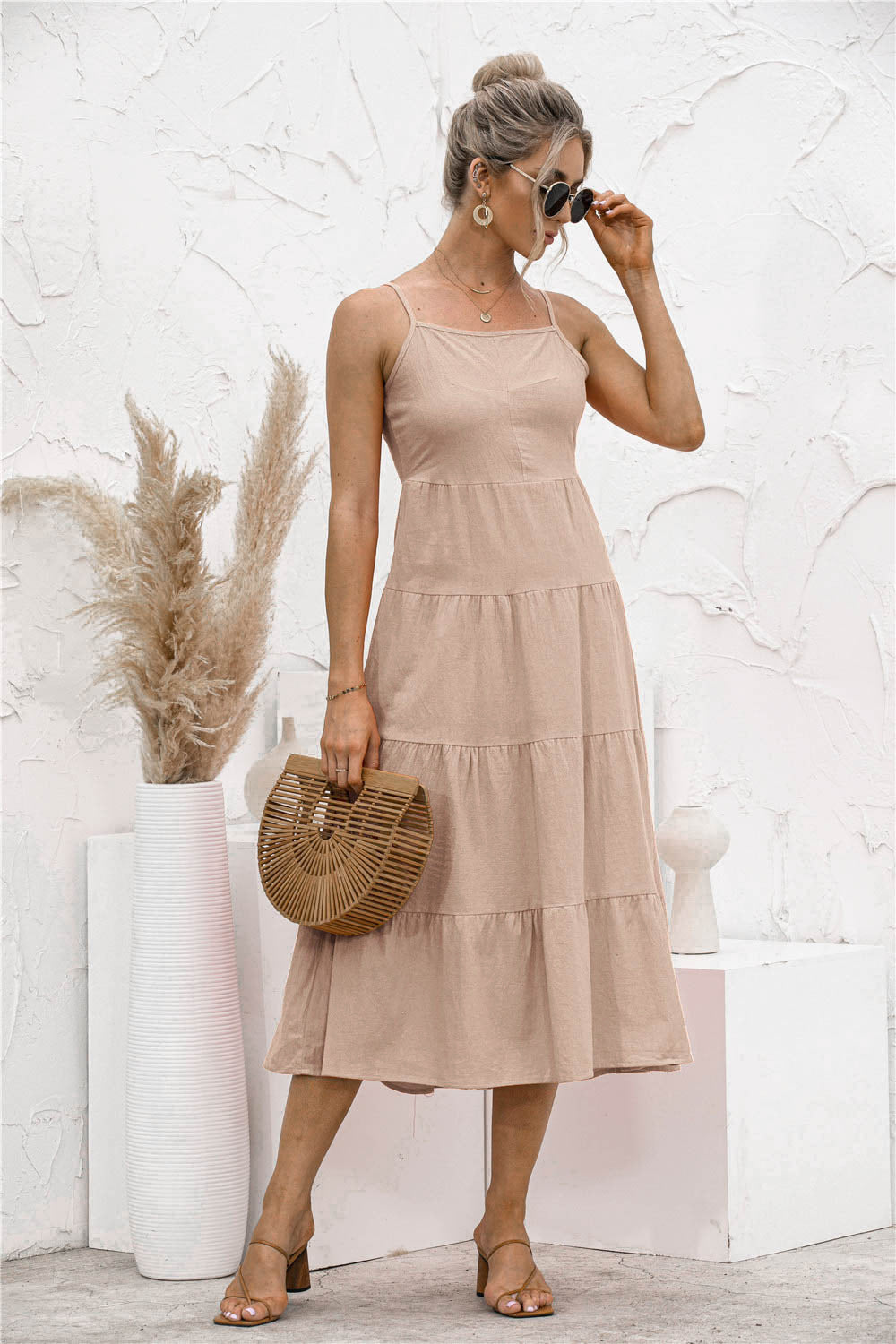 Vestido camisero con volantes y espalda abierta