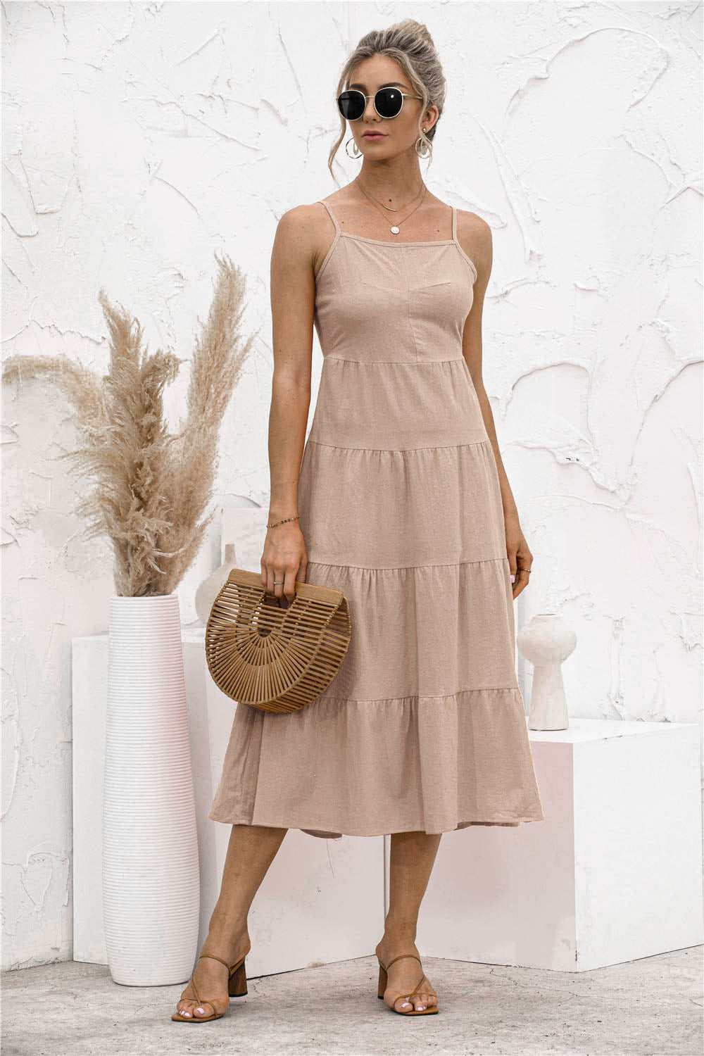 Vestido camisero con volantes y espalda abierta