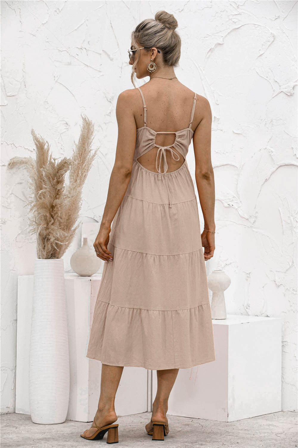 Vestido camisero con volantes y espalda abierta