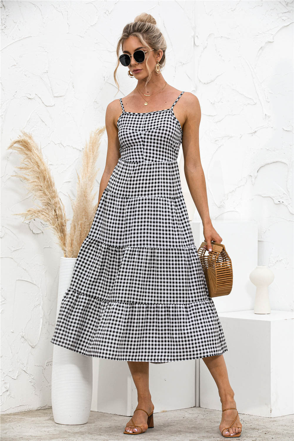 Vestido camisero con volantes y espalda abierta