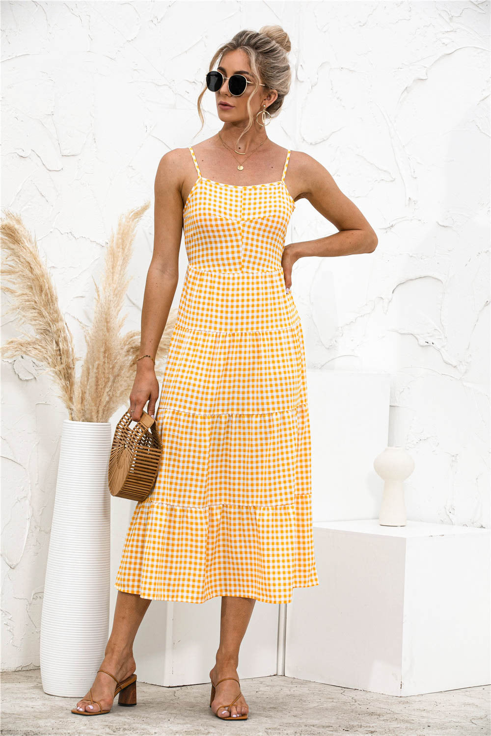 Vestido camisero con volantes y espalda abierta