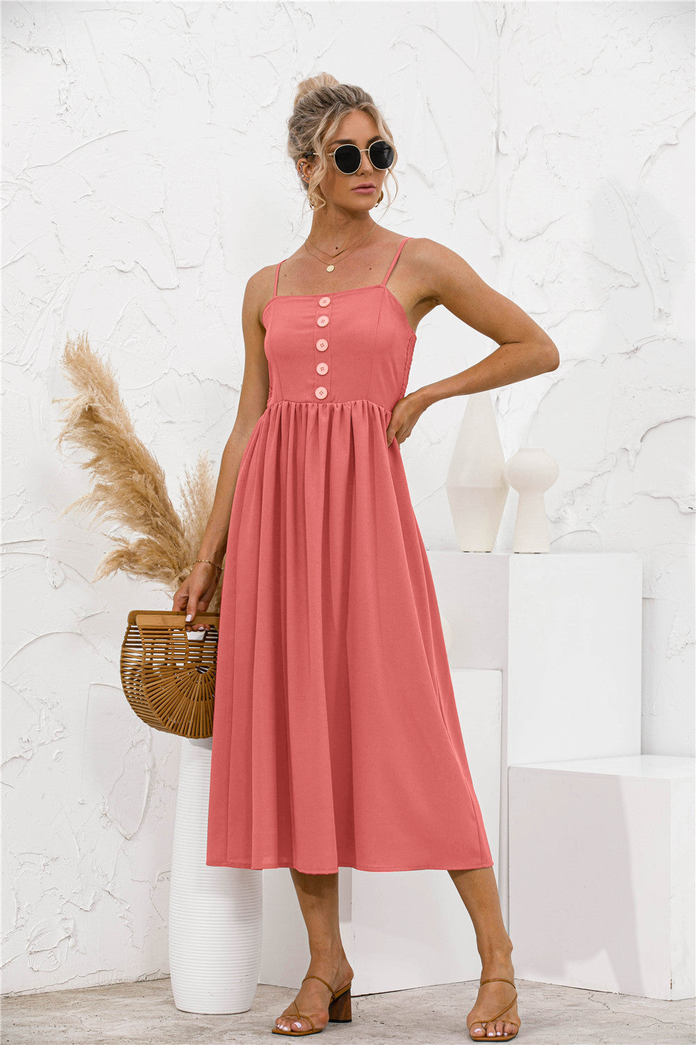 Vestido con botones en la espalda fruncidos
