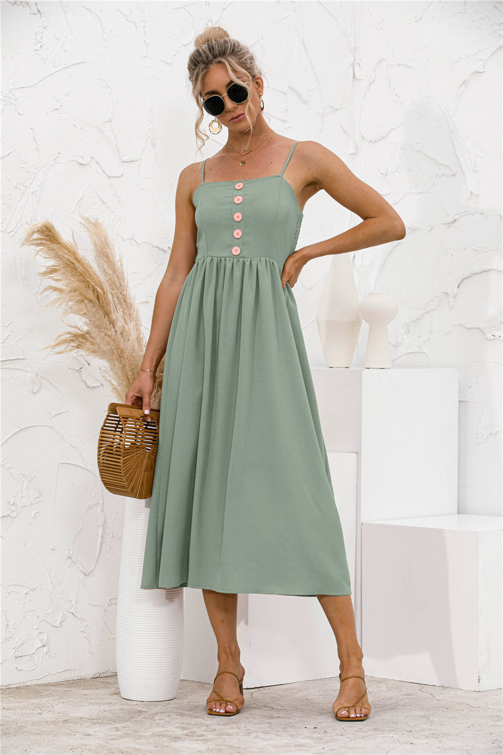 Vestido con botones en la espalda fruncidos