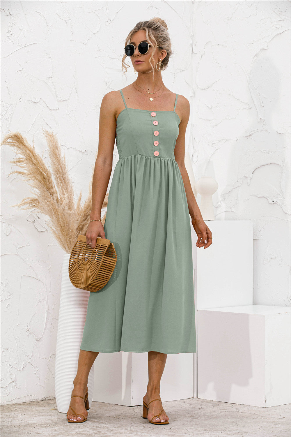Vestido con botones en la espalda fruncidos
