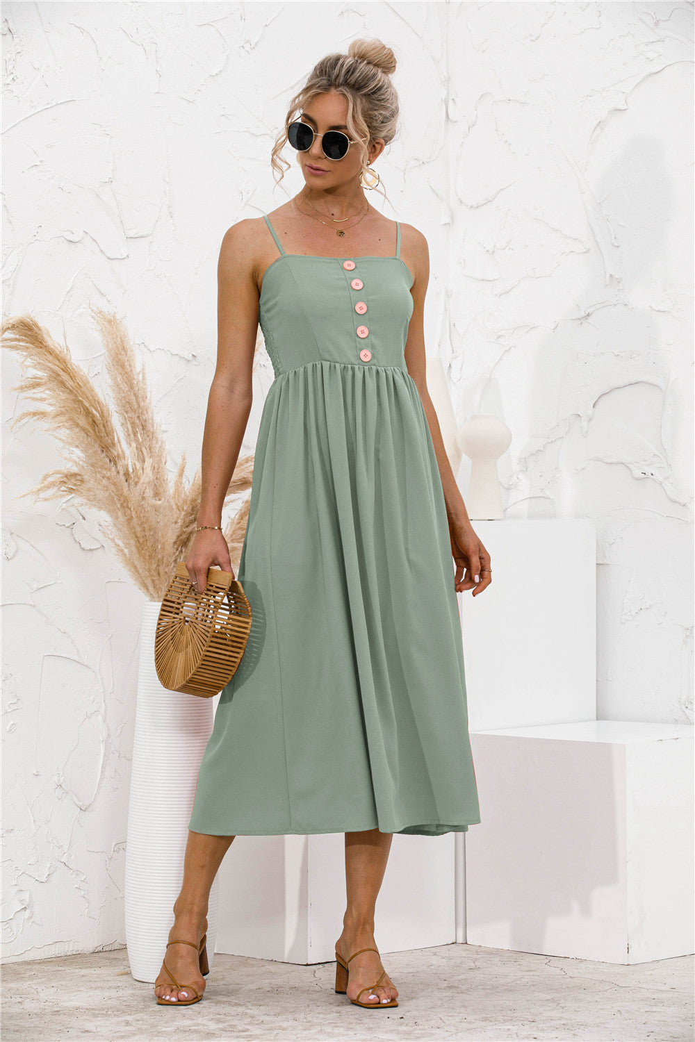 Vestido con botones en la espalda fruncidos