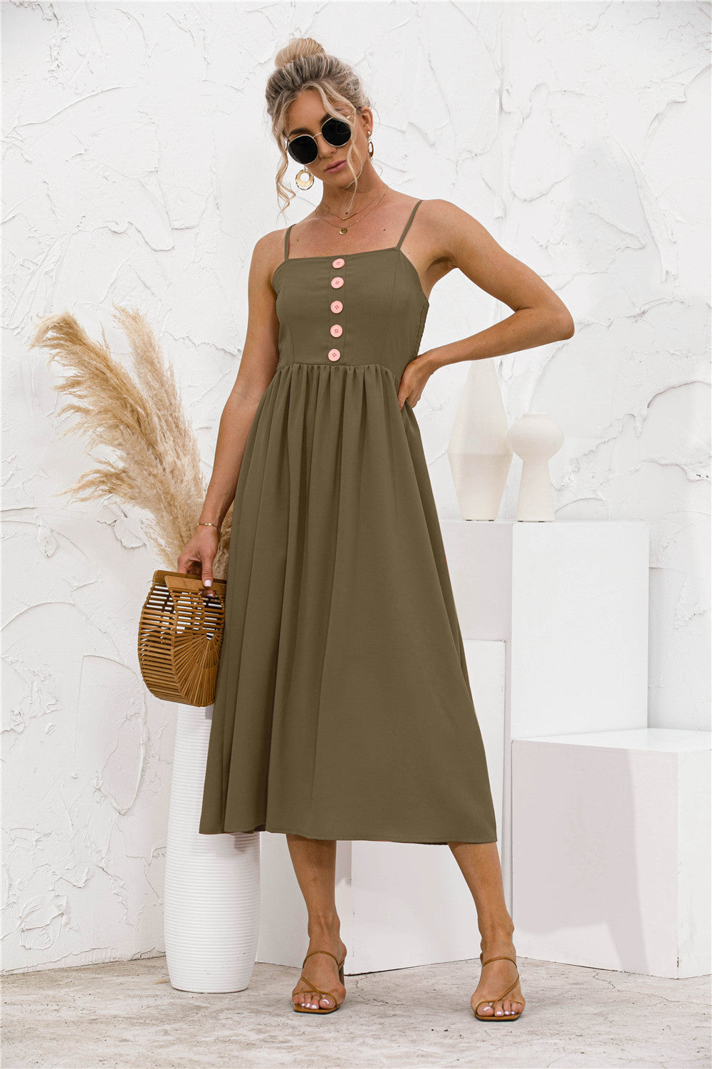 Vestido con botones en la espalda fruncidos
