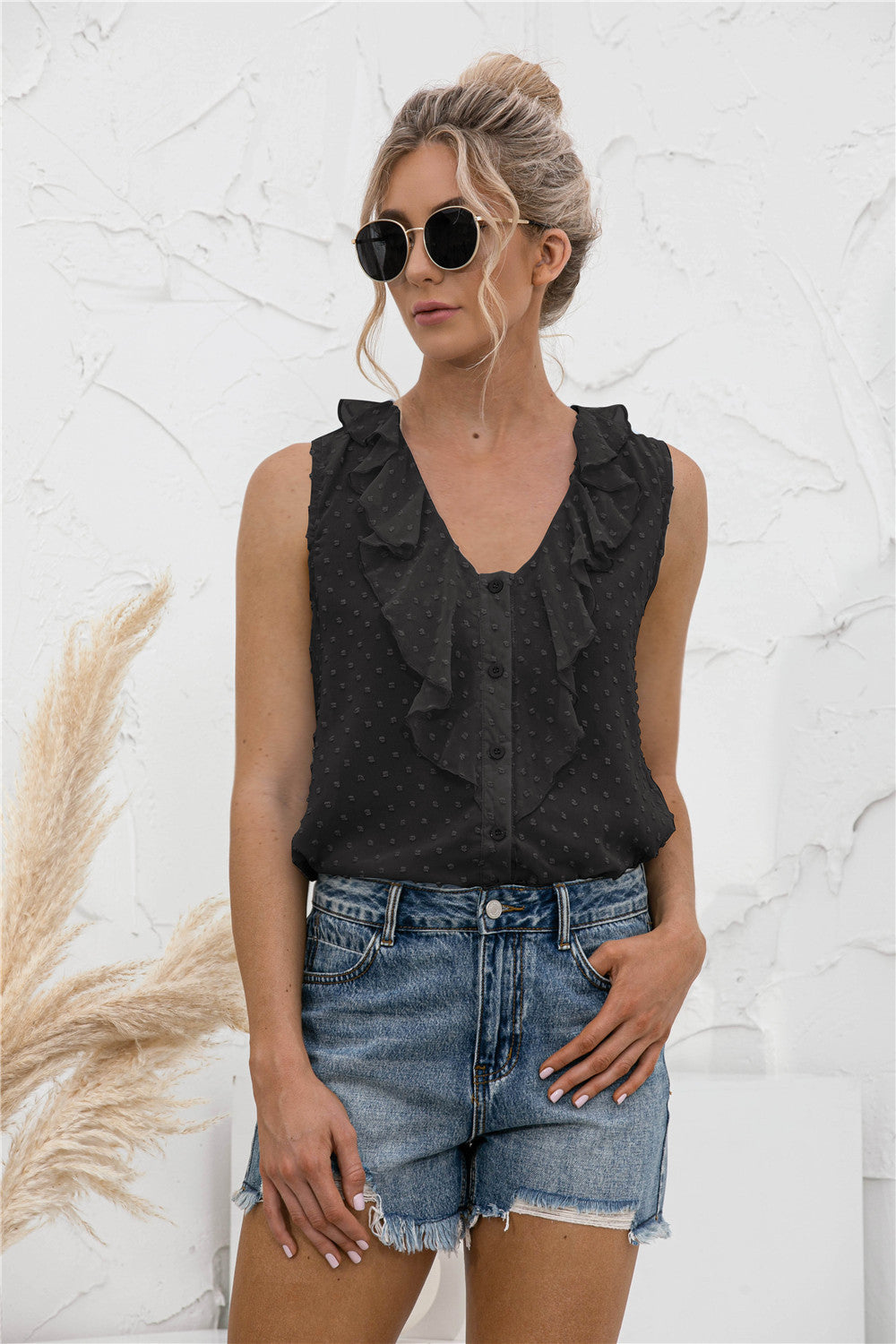 Camiseta sin mangas con lunares y volantes 