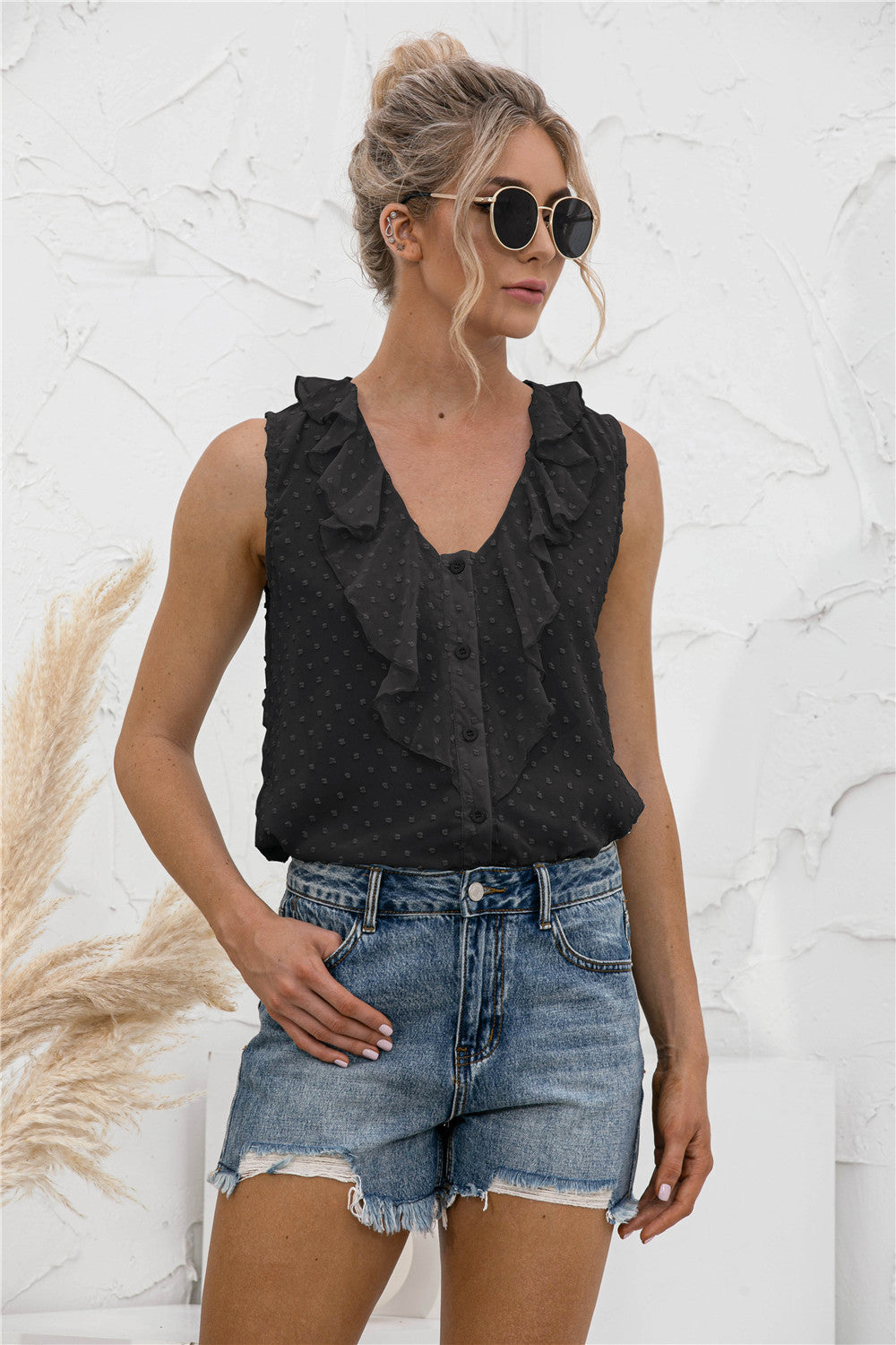Camiseta sin mangas con lunares y volantes 