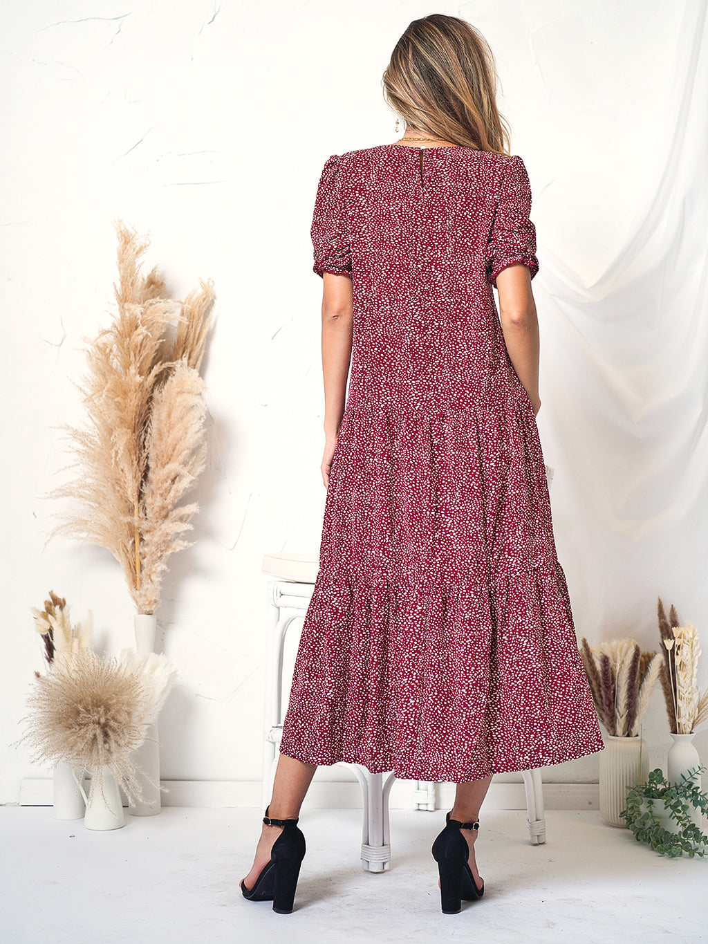 Vestido largo de manga corta con estampado de lunares suaves 
