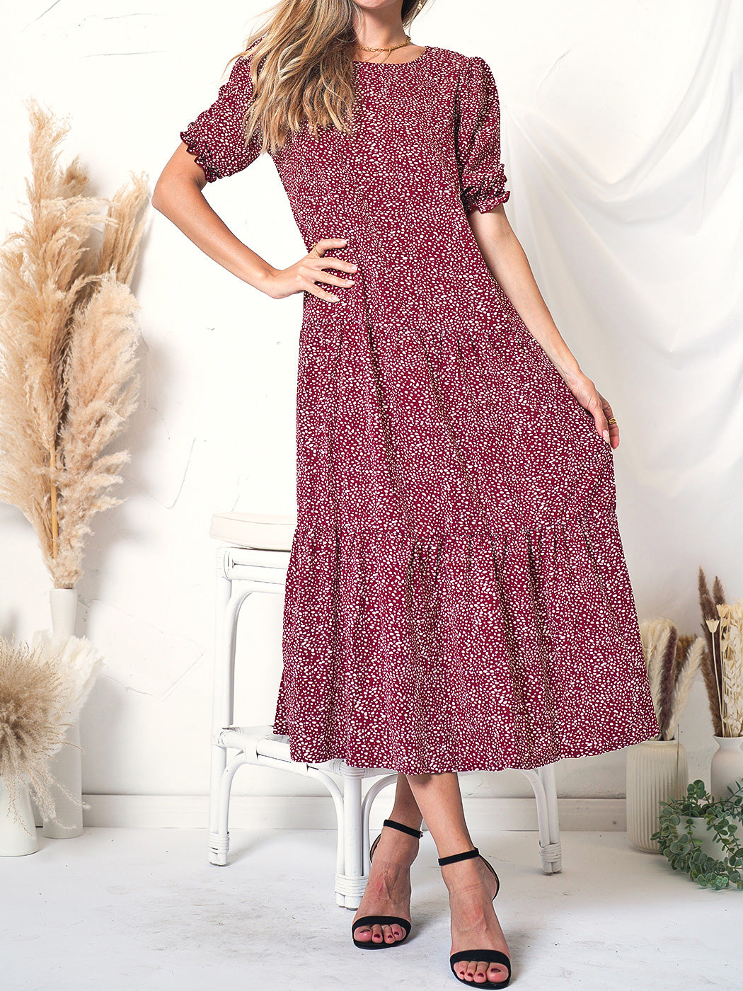 Vestido largo de manga corta con estampado de lunares suaves 